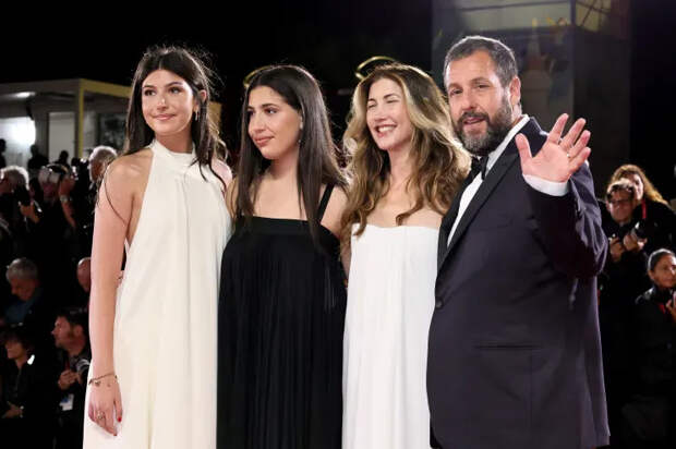 Адам Сэндлер с дочерьми