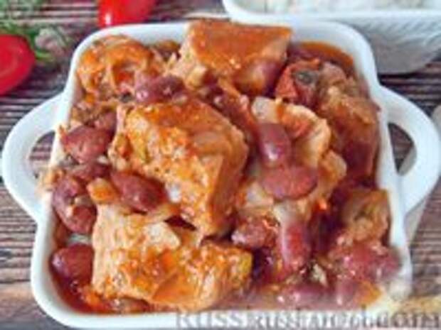 Фото к рецепту: Тушёное мясо с овощами и фасолью