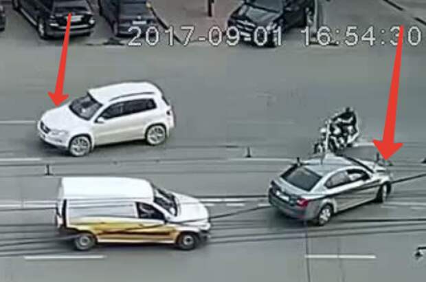 Картинки по запросу 82-летний водитель Volkswagen Tiguan ехал в сторону Нарымской и столкнулся с мотоциклом Triumph, за рулём которого был 26-летний новосибирец.