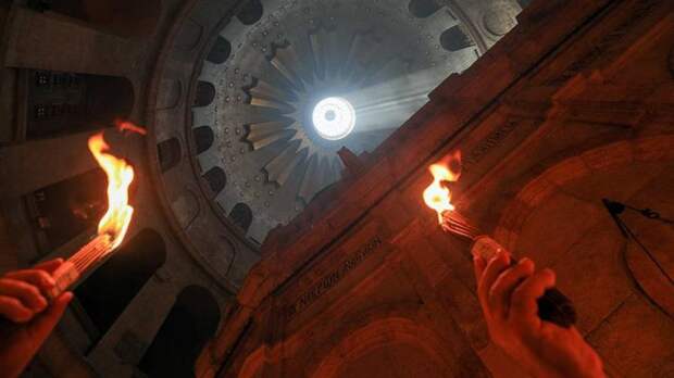 Особые привилегии: почему Благодатный огонь сходит только перед православной Пасхой