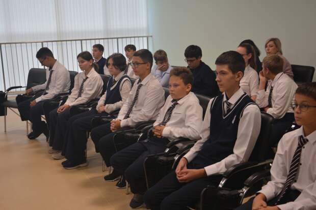 Депутат Воронежской гордумы Сергей Ковалев провёл встречу с учениками 106-й школы в День сердца Депутат Воронежской гордумы Сергей Ковалев провёл встречу с учениками 106-й школы в День сердца