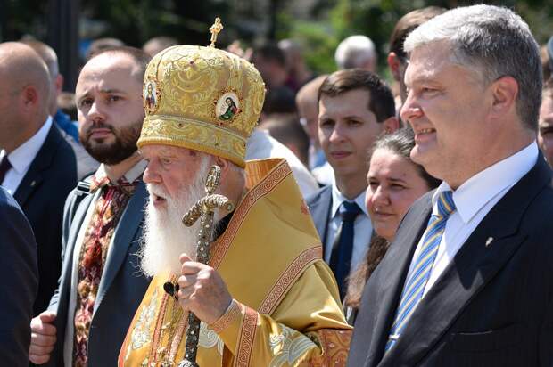 Патриарх Варфоломей и президент Порошенко.png