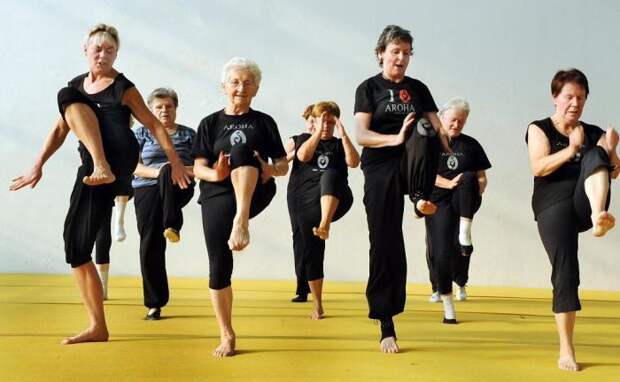 gimnastka-87letnyaya-vyglyadit-futbol-hokkey-sport gimnastka-87letnyaya-vyglyadit-futbol-hokkey-sport