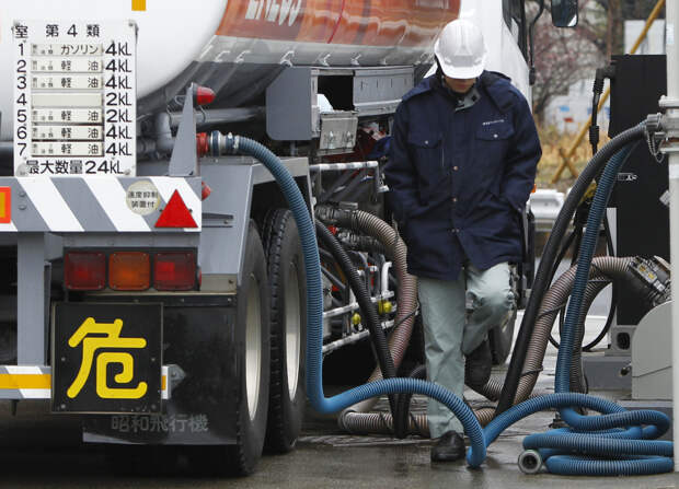 Япония пообещала обеспечивать себя нефтью до конца года