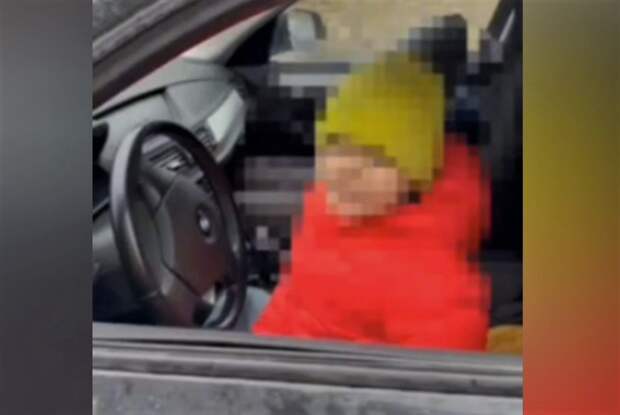 В Чебоксарах родители посадили шестилетнего мальчика за руль BMW