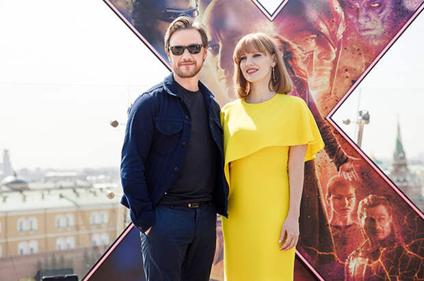 Джеймс Макэвой и Джессика Честейн на фотоколле в Москве