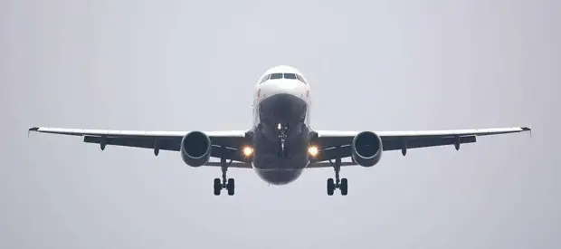 Направлявшийся в Москву пассажирский самолет вынужденно приземлился в Новосибирске