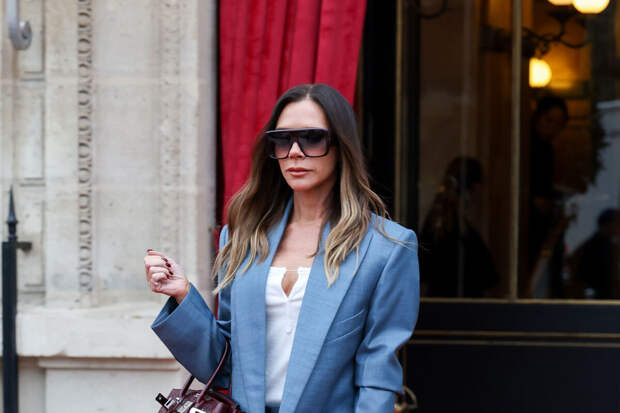 Дизайнер Виктория Бекхэм впервые вышла на публику после скандала