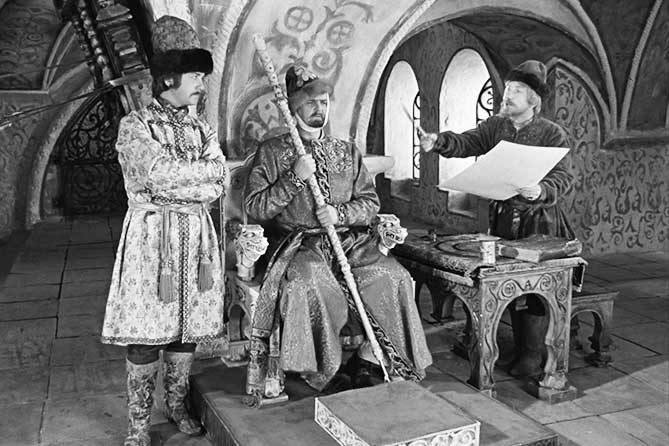 Иван Васильевич меняет профессию в царских палатах