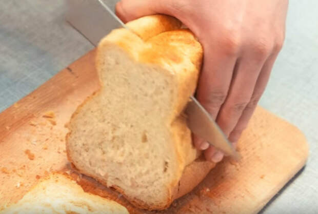Как порезать свежий хлеб.