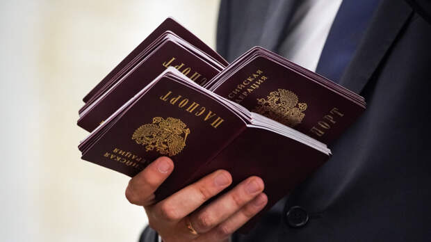 «Попросил гражданство»: пленный боевик ВСУ получил российский паспорт