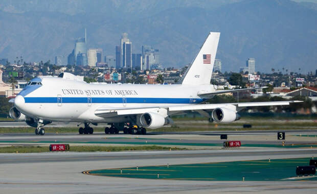 Самолёт Судного дня США Boeing E-4B Nightwatch прибыл на базу Эндрюс под Вашингтоном