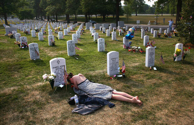 Погибшие американские солдаты на Арлингтонском национальном кладбище
