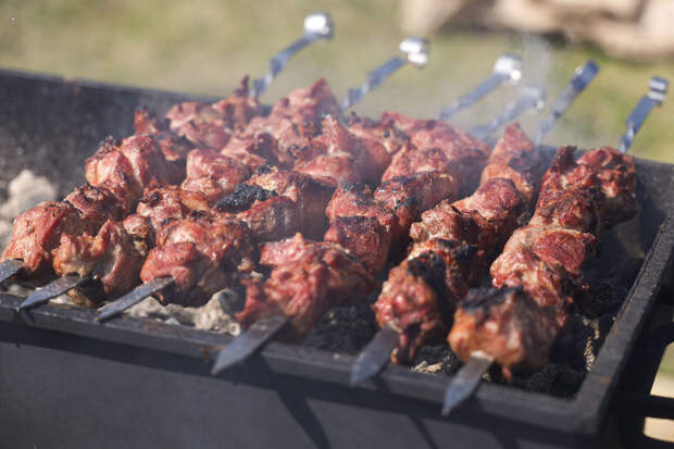 Гастроэнтеролог Кашух: ошибки в хранении готового шашлыка приводят инфекциям