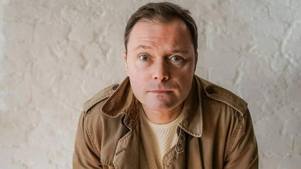 48-летний Илья Носков рассказал о молодой жене: «Про тело знает всё»