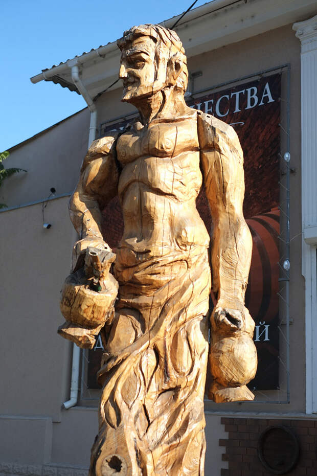 derevyanniestatui 3 Деревянные скульптуры в Симферополе