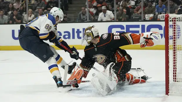 Шайбы Барбашёва, Тарасенко и Бучневича помогли «Сент-Луису» обыграть «Анахайм»