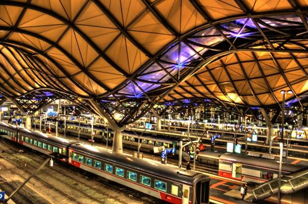 Так выглядит необычная крыша над железнодорожной станцией (Мельбурн, Австралия).