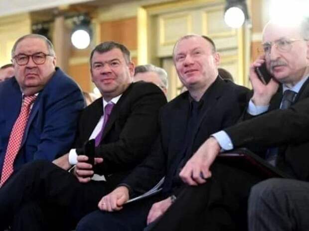 СМИ: из Союза предпринимателей после просьбы Путина залатать бюджет массово бегут олигархи