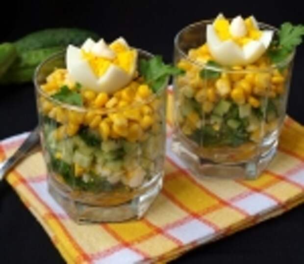 Салат со щавелем и кукурузой