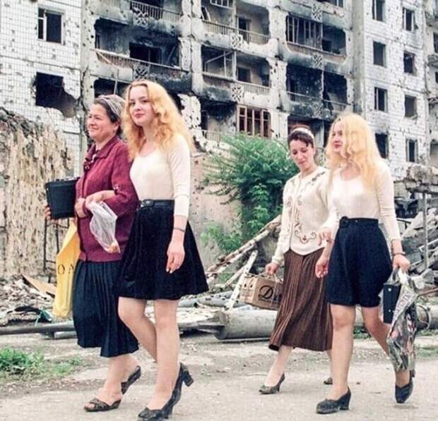 5. Прогулка по разрушенному Грозному, 1998 год 5. Прогулка по разрушенному Грозному, 1998 год
