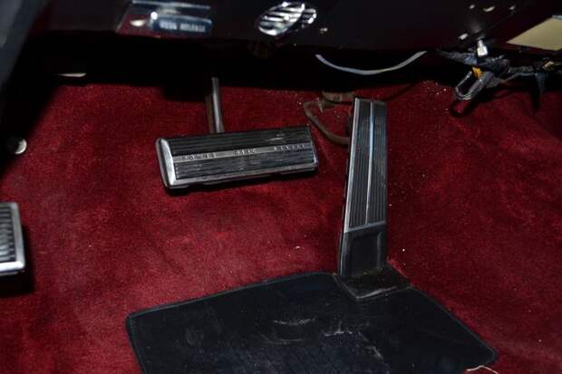 Редкий Imperial Crown Coupe 1967 года продают на аукционе (69 фото)