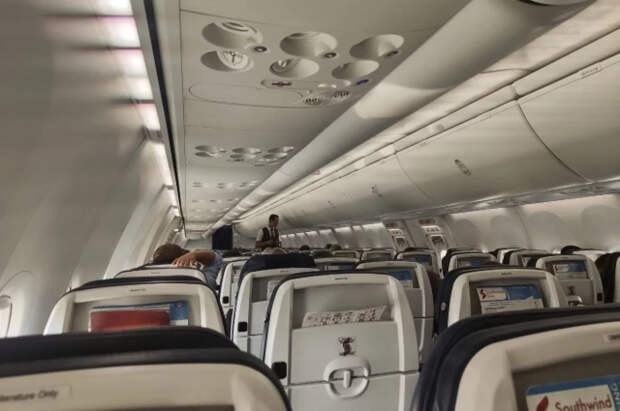 123 пассажира рейса из Мюнхена оказались заперты в самолете на всю ночь