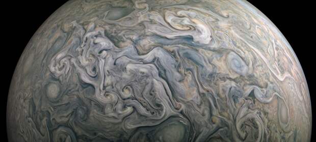 На новом детализированном фото показали красоту и хаос Юпитера