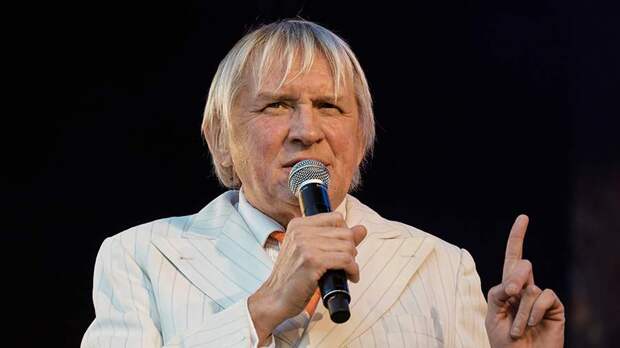 Фронтмен «АукцЫона» Гаркуша передал привет мальчику Аристарху