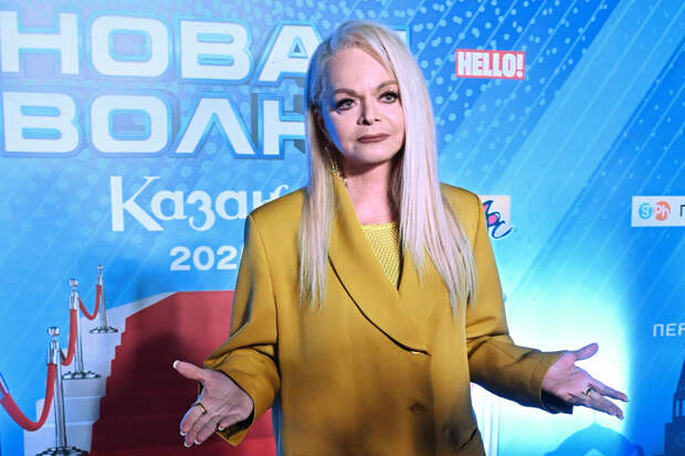 Директор Долиной заявил, что певица потеряла из-за мошенников все свои деньги