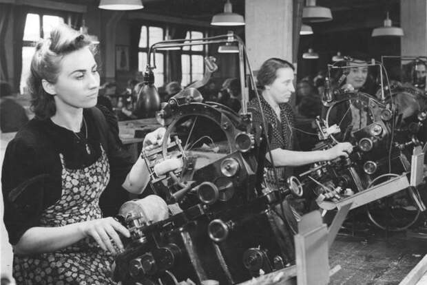 28. Француженка на принудительной фабричной работе, Берлин, 1943 г. германия, история, фото