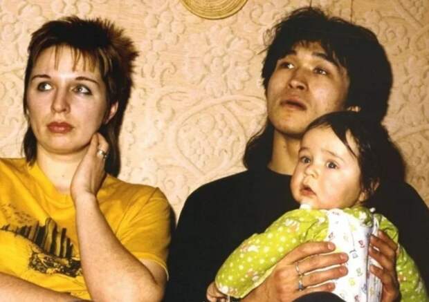 Виктор Цой с Марианной и сыном Сашей