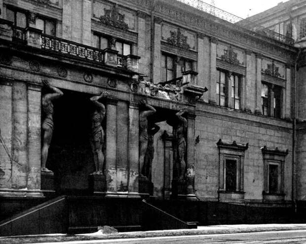 9 грустных фото Эрмитажа во время блокады Ленинграда