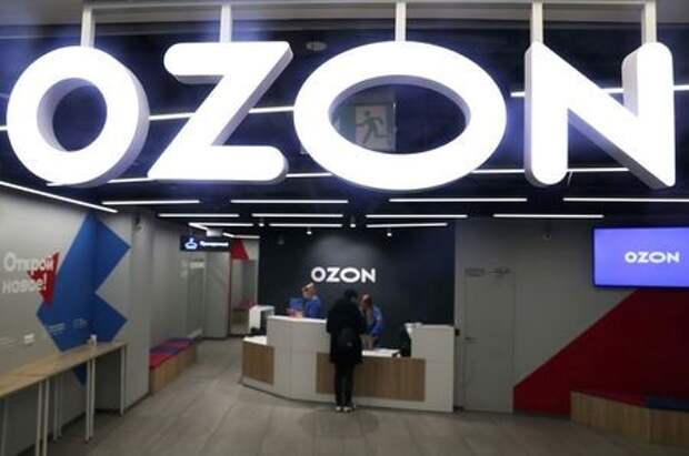 Логотип российского онлайн-ритейлера Ozon в Москве, Россия, 16 марта 2020 года. REUTERS/Evgenia Novozhenina
