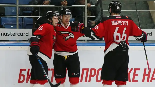 «Авангард» прервал семиматчевую серию побед СКА в регулярном чемпионате КХЛ