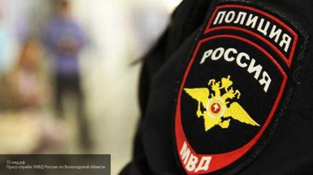 В Петербурге пьяные родители выгнали пятилетнего сына ночевать в подъезд