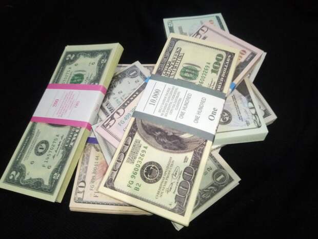 Пенсионер из Иванова отдал мошенникам миллион рублей и валюту