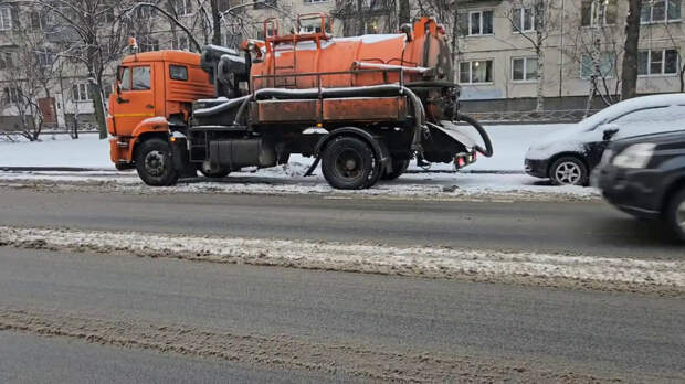 Улицу Лопатина перекрыли из-за работ на сети холодного водоснабжения