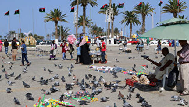 Уличные торговцы на площади Мучеников в Триполи, Ливия. Архивное фото