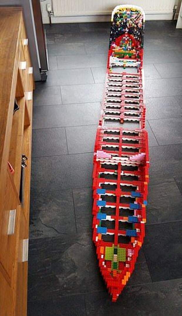 Модель Титаника из Lego из 40 000 деталей