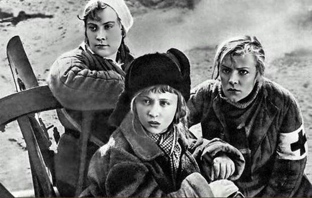 ЗАРУЮИНА, ФЕДОРОВА И ЖЕЙМО В "ПОДРУГАХ" ЗАРУЮИНА, ФЕДОРОВА И ЖЕЙМО В "ПОДРУГАХ"