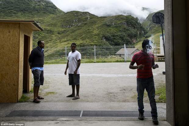 Швейцарских миллионеров обвиняют в расизме за отказ принять мигрантов