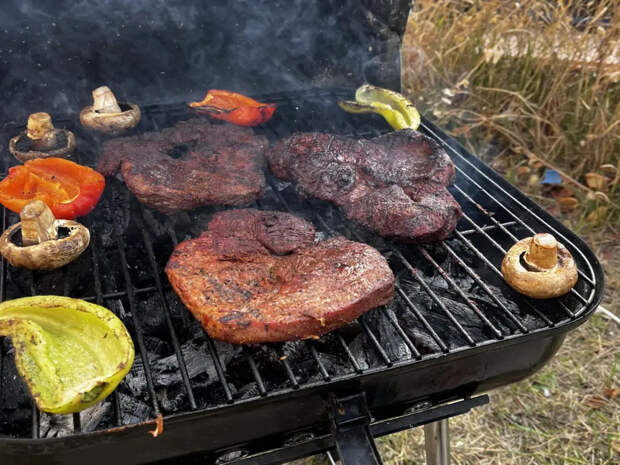 Замариновала кабачки и баклажаны за 10 минут — и гости попросили добавки: рецепт закуски, которая спорит с шашлыком