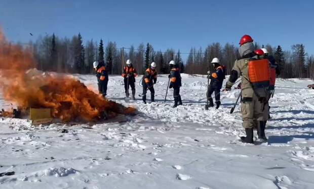 Учения по тушению природного пожара проведены вблизи переправы Салехард— Лабытнанги