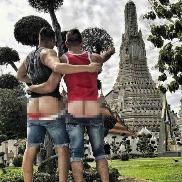 Голозадым путешественникам грозит до 5 лет тюрьмы за снимки возле храма в Таиланде