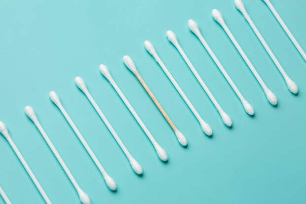 Эксперт ответил, могут ли ватные палочки навредить ушам