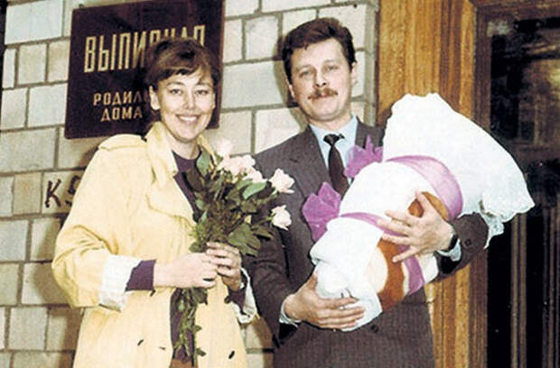 Наталья Хорохорина, Владимир Соболев с дочкой (https://24smi.org)