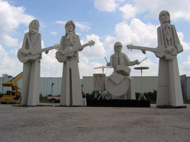 Памятник Beatles в Хьюстоне