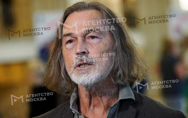 Путин наградил художника Сафронова орденом Александра Невского