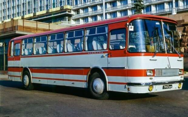Были в СССР и автобусы-рекордсмены, вот ЛАЗ-699.